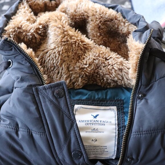 american eagle vest * hooded * size small * black - Picture 14 of 14